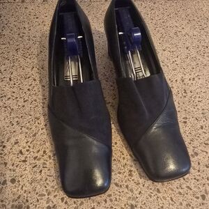 Womens 7.5M CARESSA Dark BLUE Leather Heels